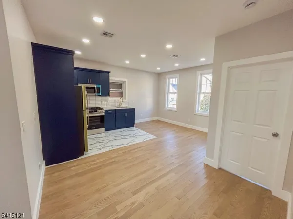 $3,200 | 424 Walnut Street, Unit 2, Newark, NJ 07105