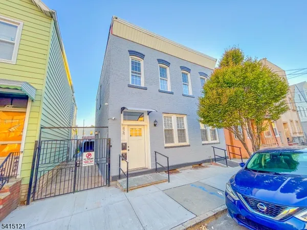 $3,200 | 424 Walnut Street, Unit 2, Newark, NJ 07105