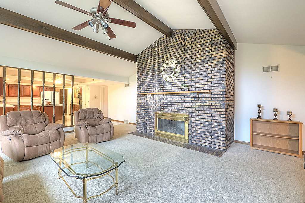 4215 Landstrom Road Rockford, IL 61114 - Photo 8 of 25 a living room with furniture