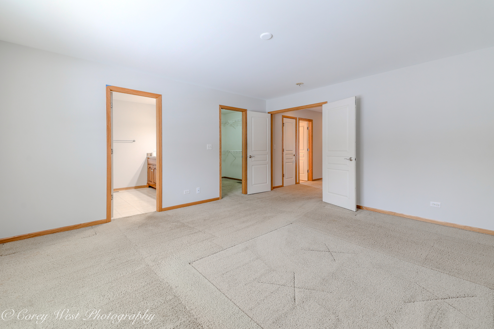 620 Ridge Drive Elburn, IL 60119 - Photo 26 of 46 an empty room with windows and closet