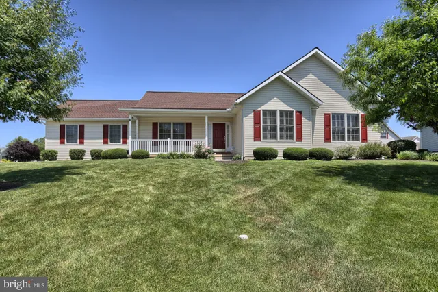 $422,300 | 2 Rolling Meadow Road, Lebanon, PA 17046