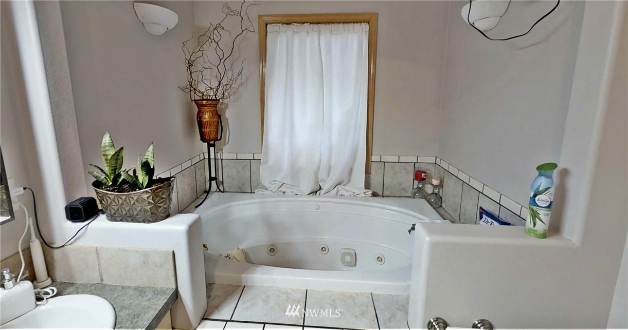 18032 Indian Road La Conner, WA 98257 - Photo 12 of 19 Gallery Image 12