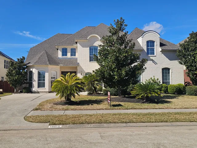 $699,995 | 10015 Loch Courtney Lane, Houston, TX 77089