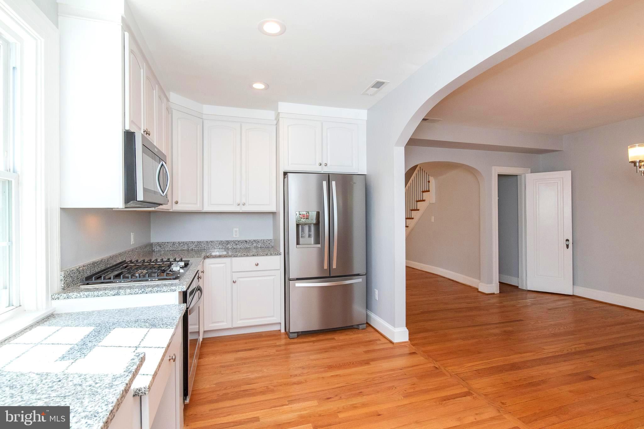 308 Hopkins Road Baltimore, MD 21212 - Photo 12 of 35 STAINLESS APPLIANCES/GRANITE COUNTERS