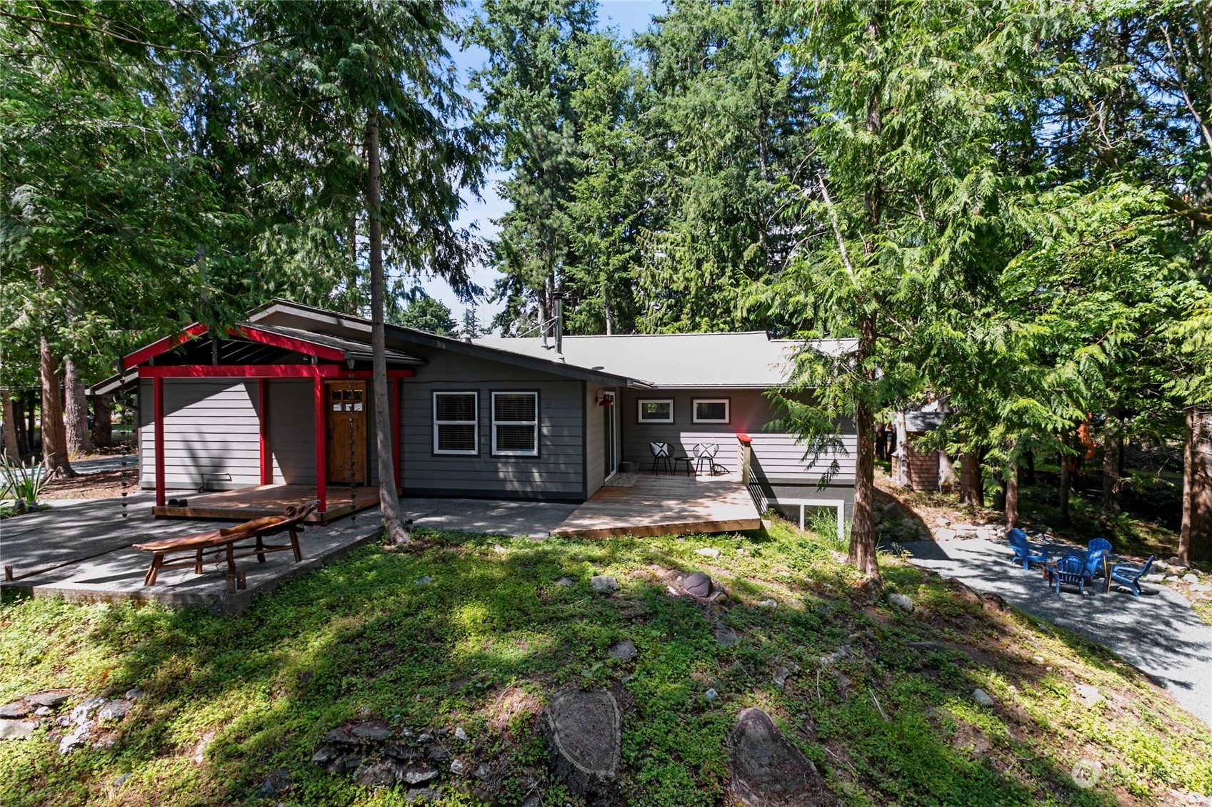 a view of a house with backyard and sitting area
