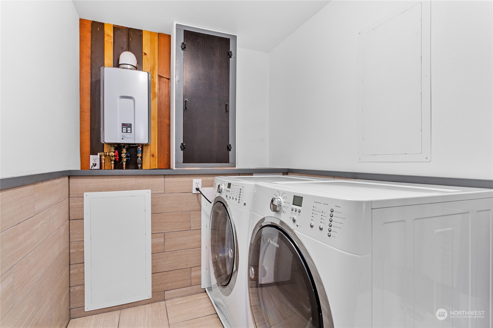 3734 Britton Road Bellingham, WA 98226 - Photo 20 of 40 a utility room with dryer and washer