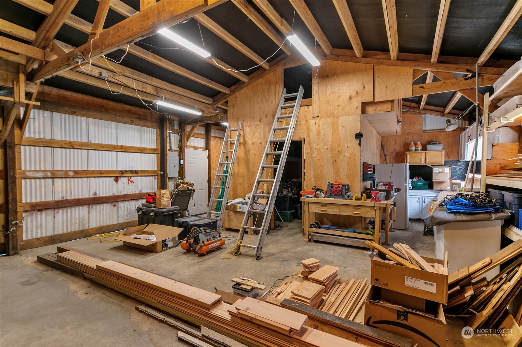 3734 Britton Road Bellingham, WA 98226 - Photo 37 of 40 a room with furniture