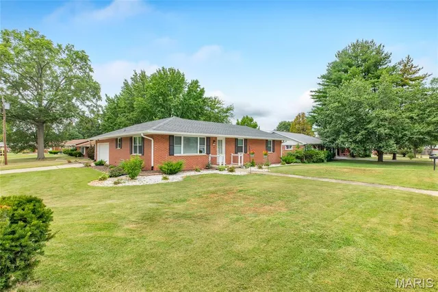 $208,000 | 708 Pardee Road, Godfrey, IL 62035