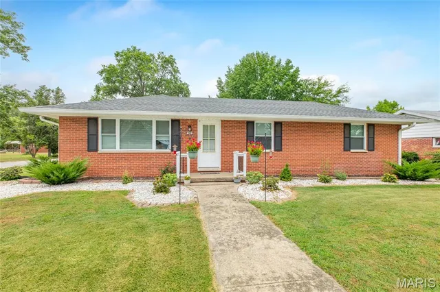 $208,000 | 708 Pardee Road, Godfrey, IL 62035