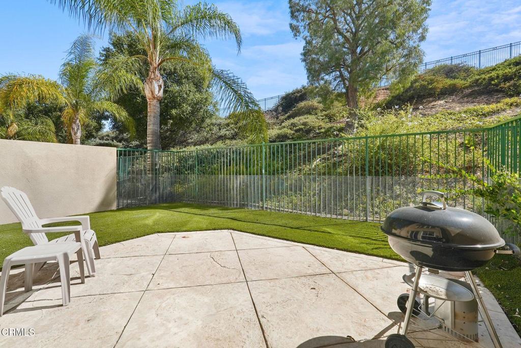 596 Fenwick Way, Unit C Simi Valley, CA 93065 - Photo 42 of 45 a garden view with a seating space