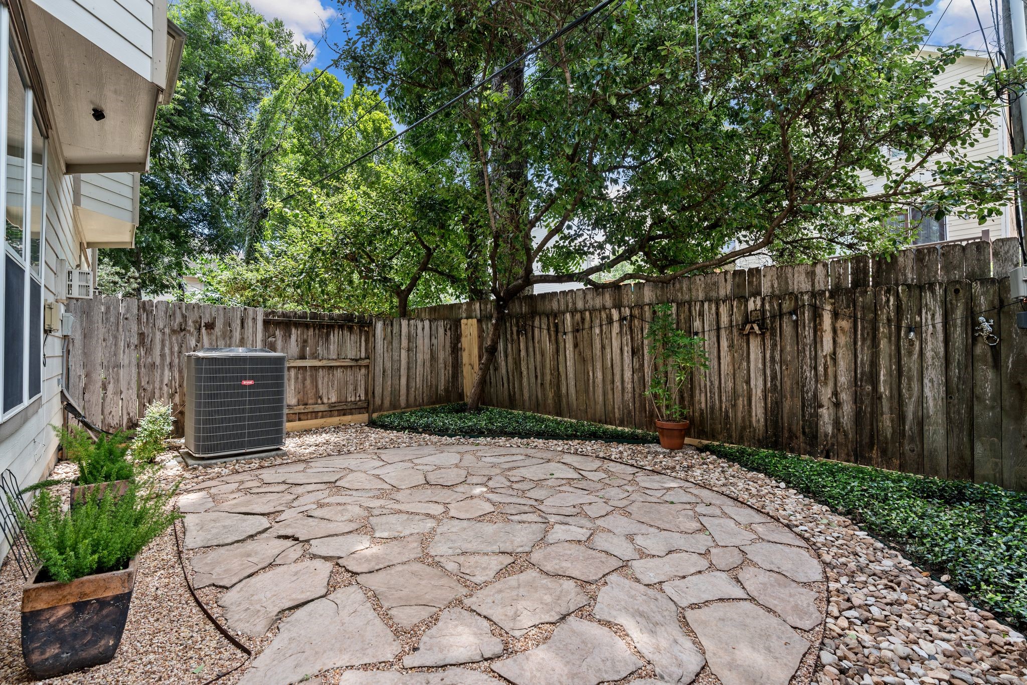 4223 Rose Street Houston, TX 77007 - Photo 32 of 40 Recently landscaped outdoor patio