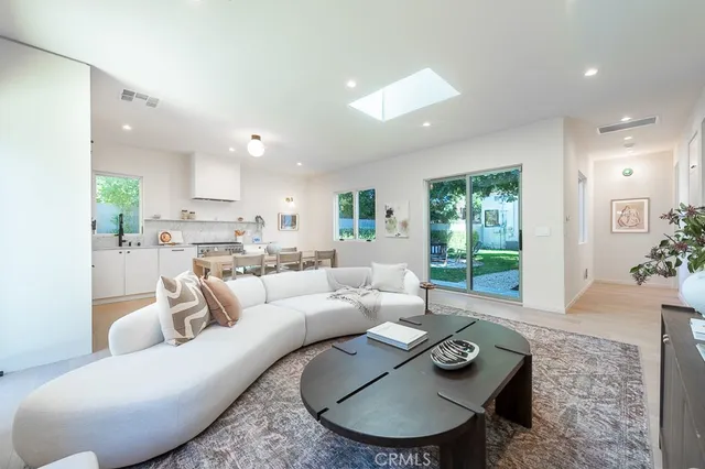 $2,125,000 | 4935 Agnes Avenue, Valley Village, CA 91607