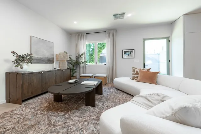 $2,125,000 | 4935 Agnes Avenue, Valley Village, CA 91607