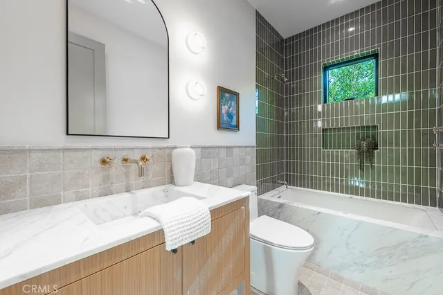 $2,125,000 | 4935 Agnes Avenue, Valley Village, CA 91607