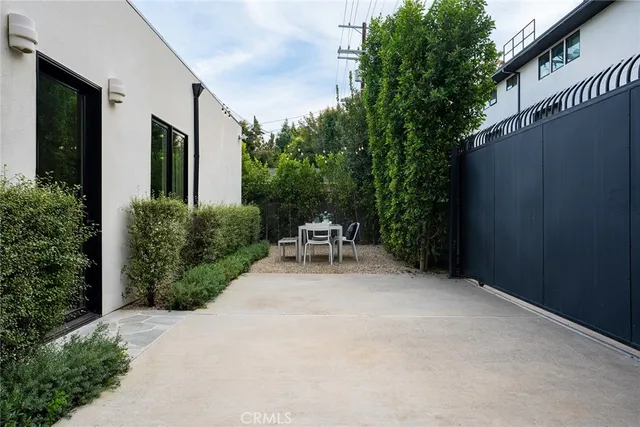 $2,125,000 | 4935 Agnes Avenue, Valley Village, CA 91607