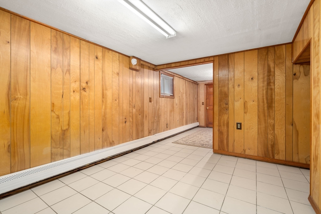21 Colbourne Crescent, Unit 1 Brookline, MA 02445 - Photo 20 of 35 a view of an entryway