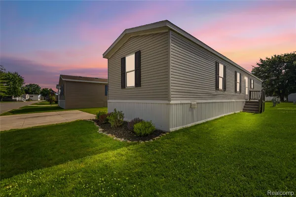 $52,990 | 46545 Le Grande Boulevard, Unit 978, Macomb, MI 48044