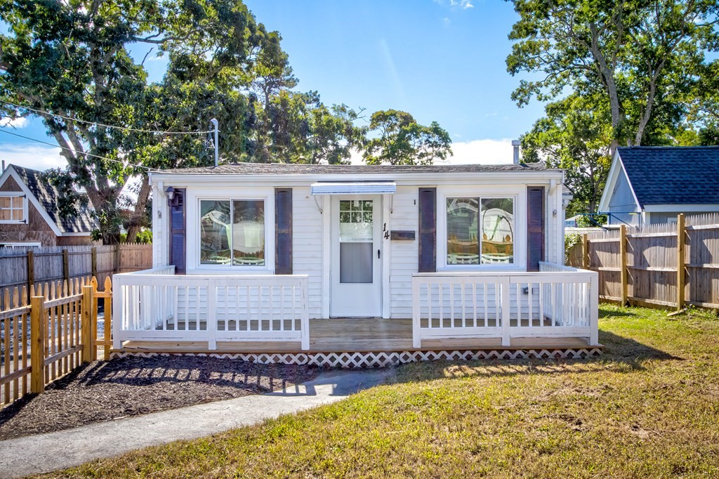 14 Pinehurst Drive Wareham, MA 02571 - Photo 1 of 39 front view of a house with a swimming pool