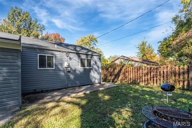 $119,900 | 5550 Sapphire Avenue, Jennings, MO 63136