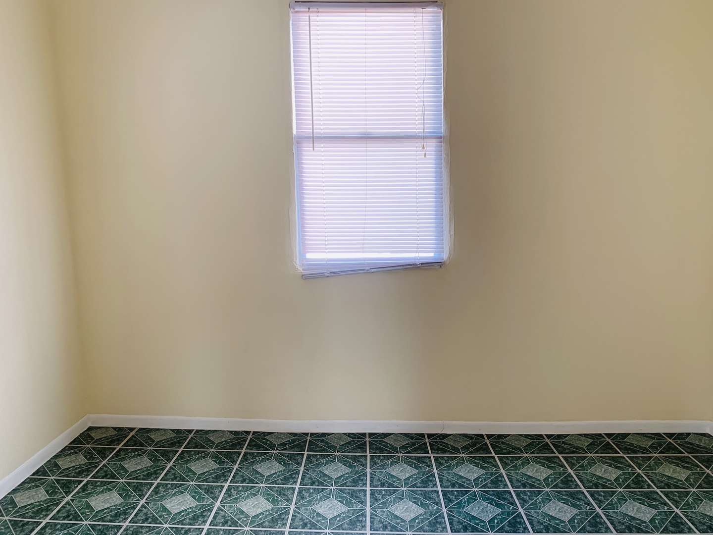 317 East 116th Street Chicago, IL 60628 - Photo 7 of 17 a view of a small space