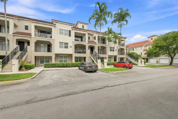 $2,300 | 5860 West Sample Road, Unit 307, Coral Springs, FL 33067