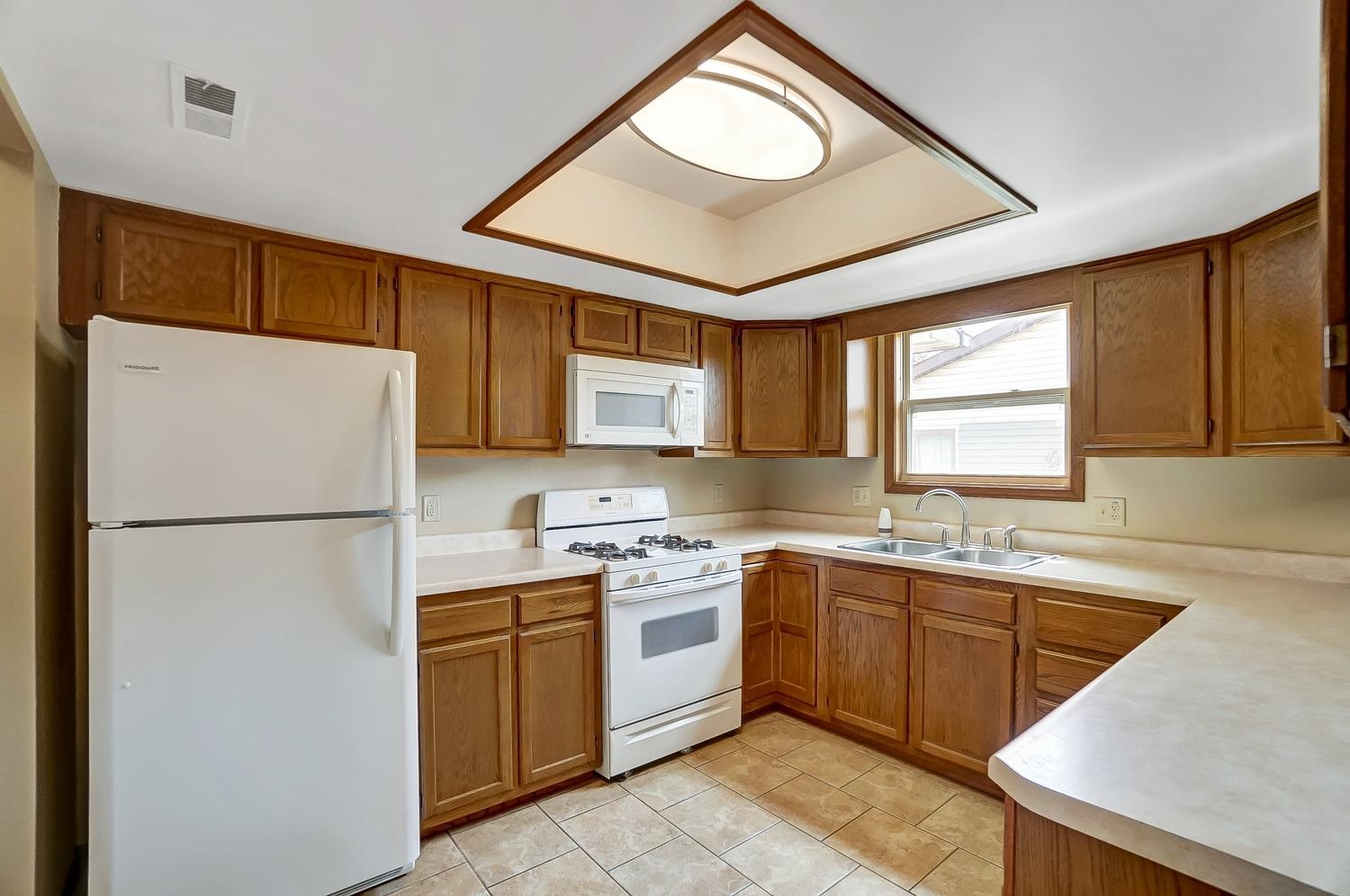 4318 Locust Spring Place Fort Wayne, IN 46804 - Photo 8 of 28 Gallery Image 8