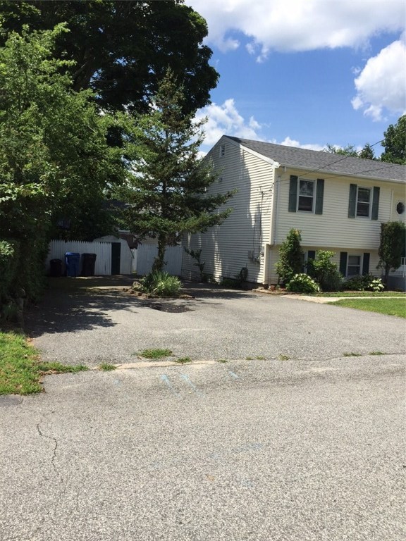 29 Old Spring Road Cranston, RI 02920 - Photo 3 of 28 Gallery Image 3