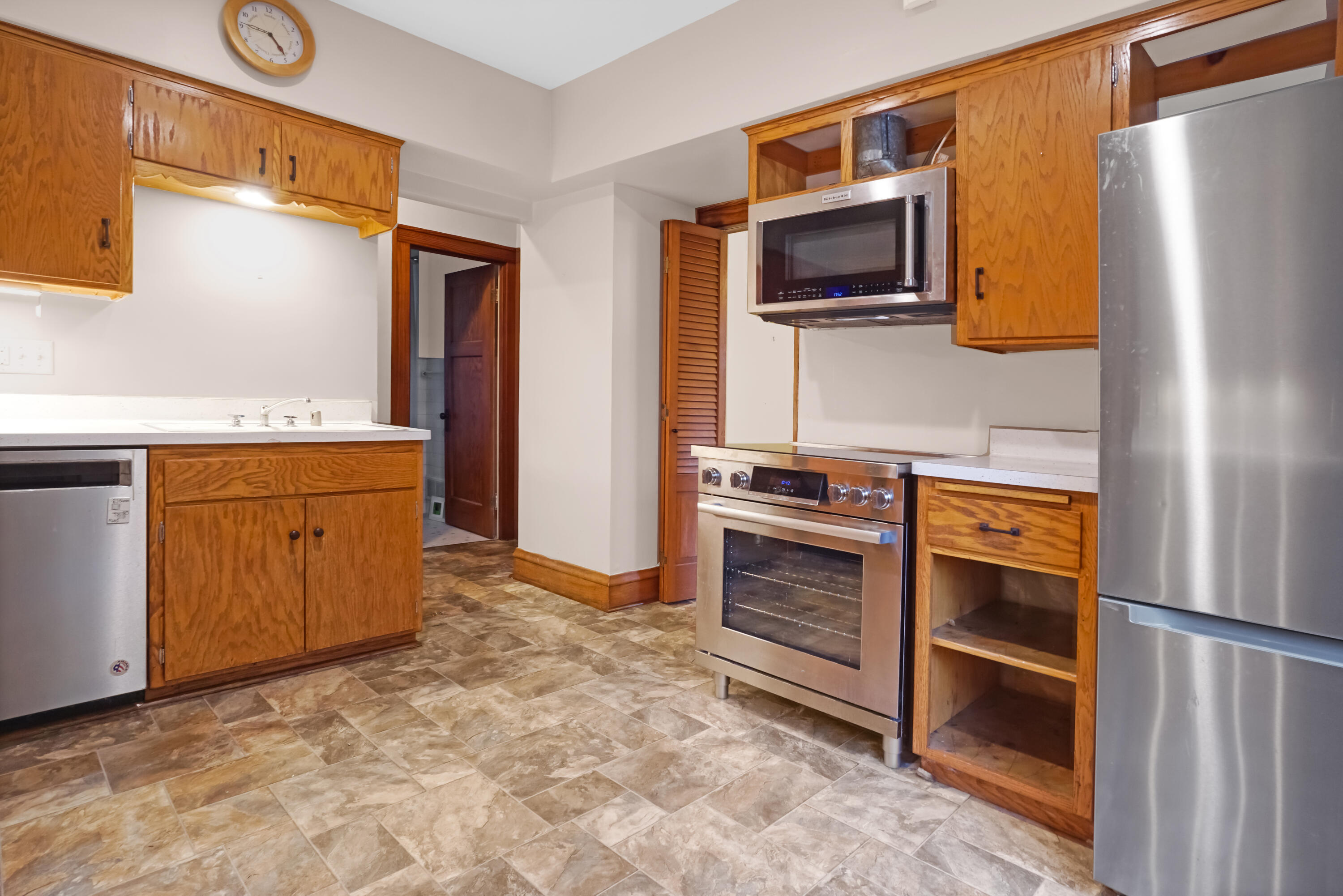 8221 North Cedarburg Road Brown Deer, WI 53209 - Photo 11 of 35 Kitchen