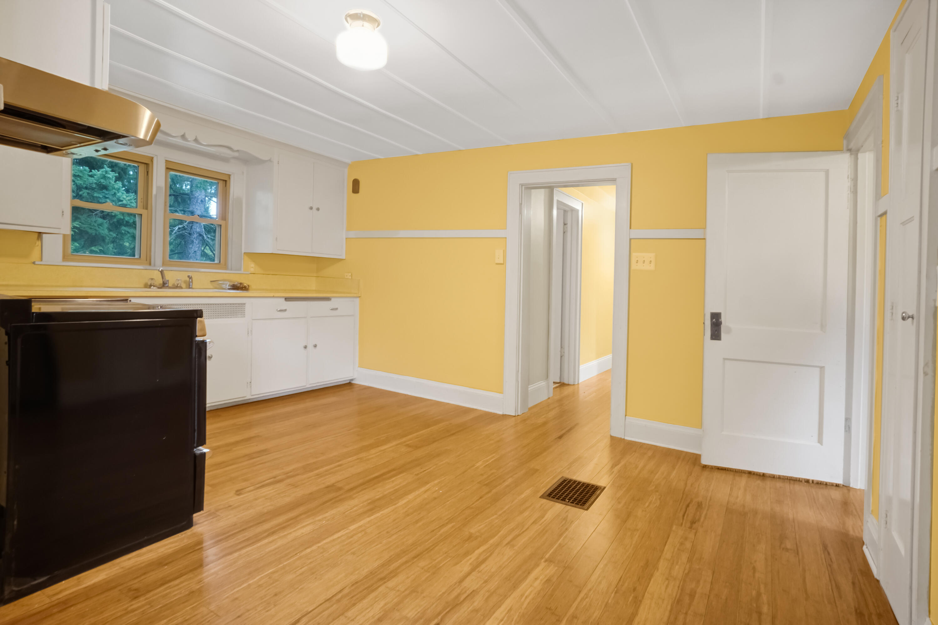 8221 North Cedarburg Road Brown Deer, WI 53209 - Photo 17 of 35 Upper Kitchen