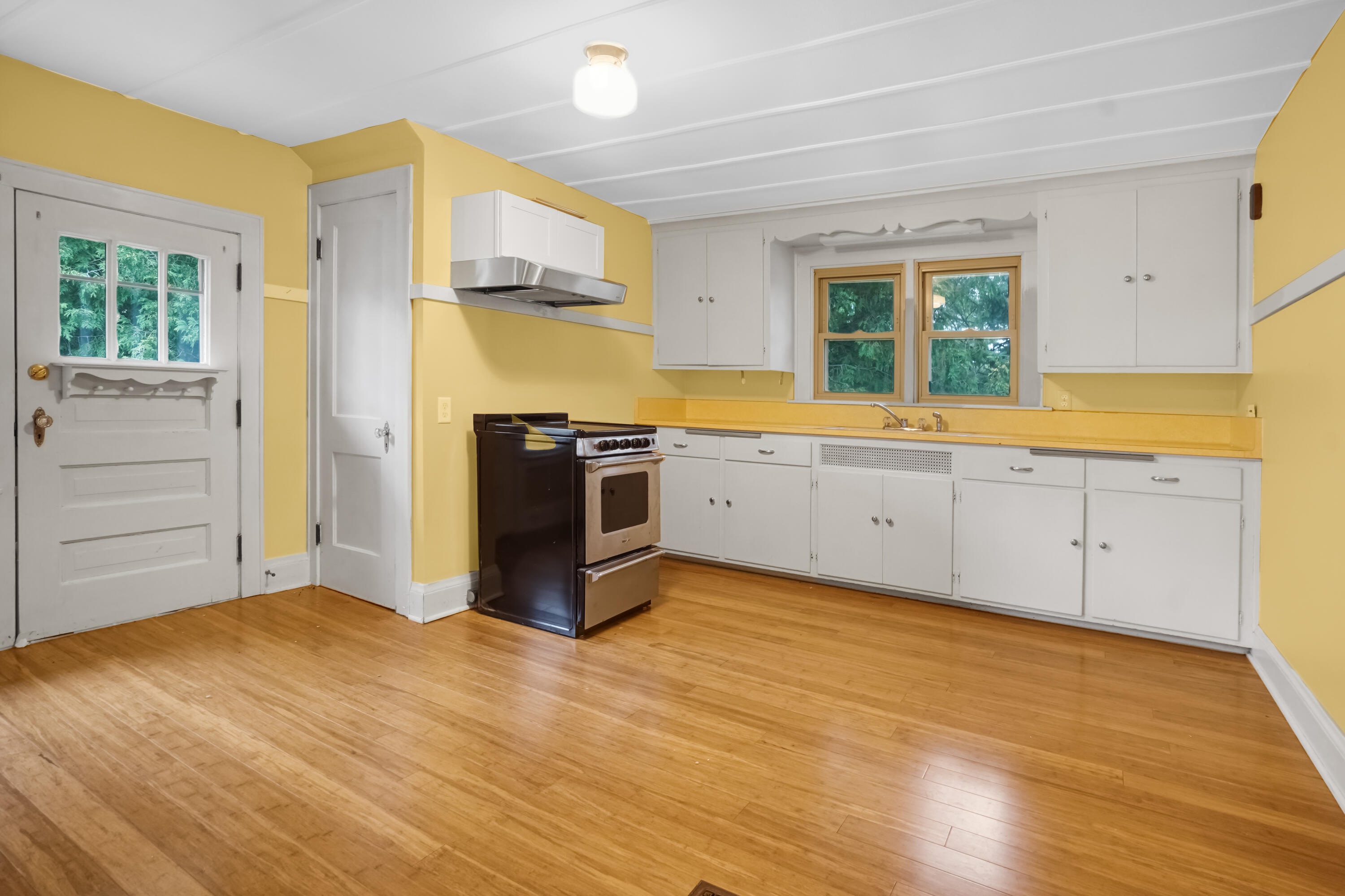 8221 North Cedarburg Road Brown Deer, WI 53209 - Photo 18 of 35 Upper Kitchen