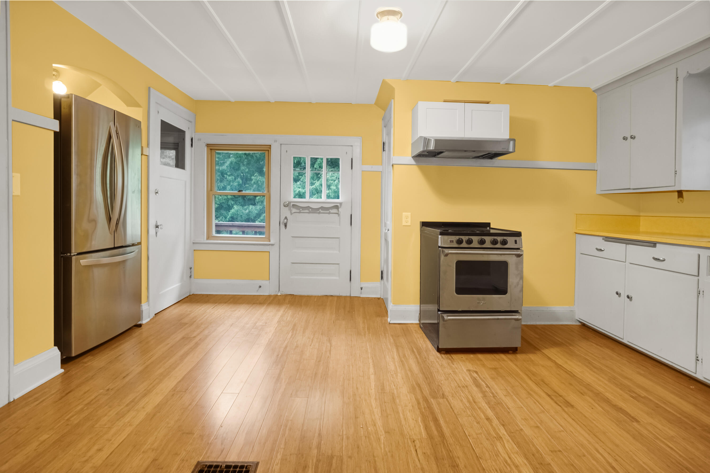 8221 North Cedarburg Road Brown Deer, WI 53209 - Photo 19 of 35 Upper Kitchen