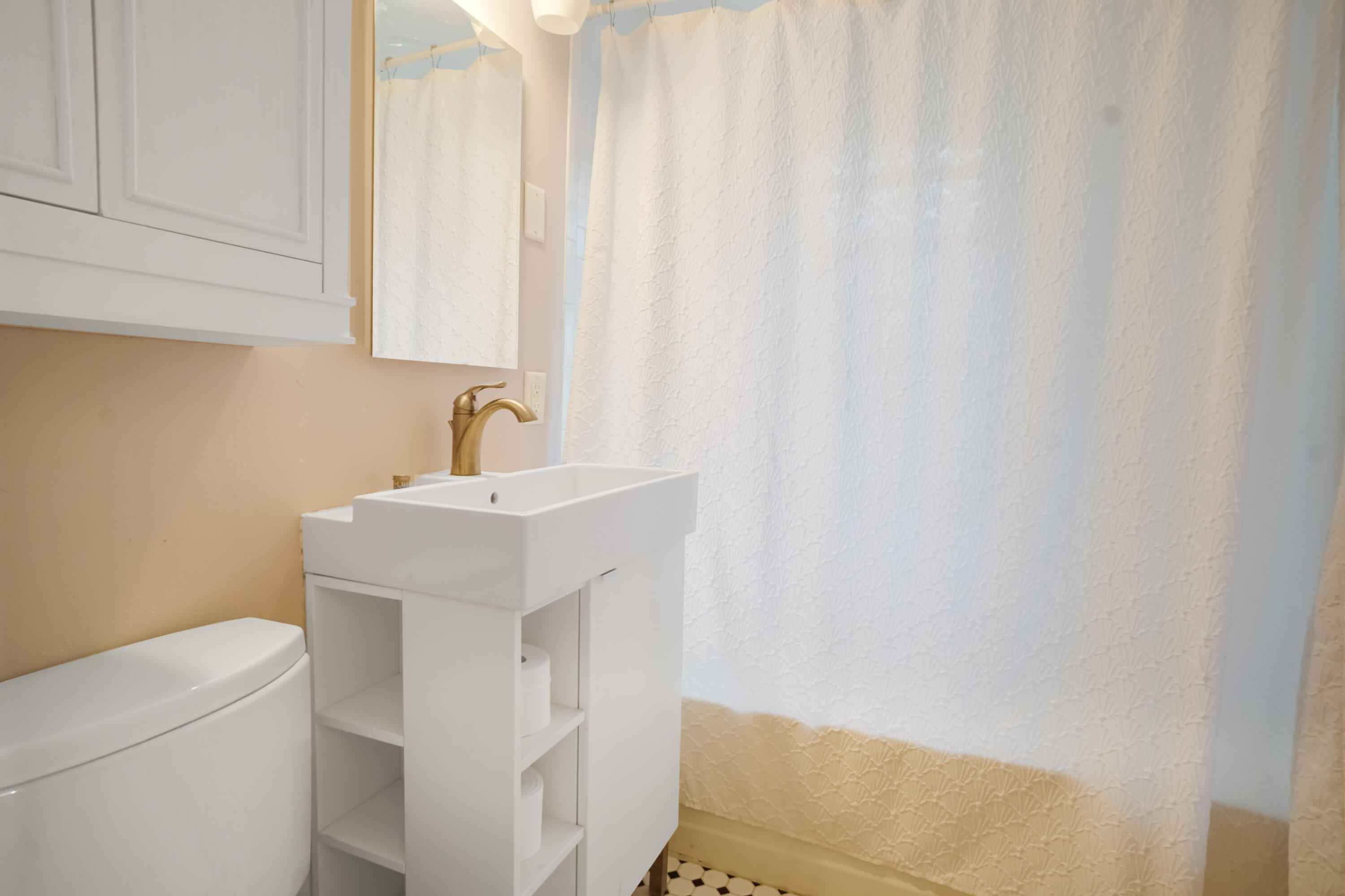 8221 North Cedarburg Road Brown Deer, WI 53209 - Photo 25 of 35 Upper Bathroom