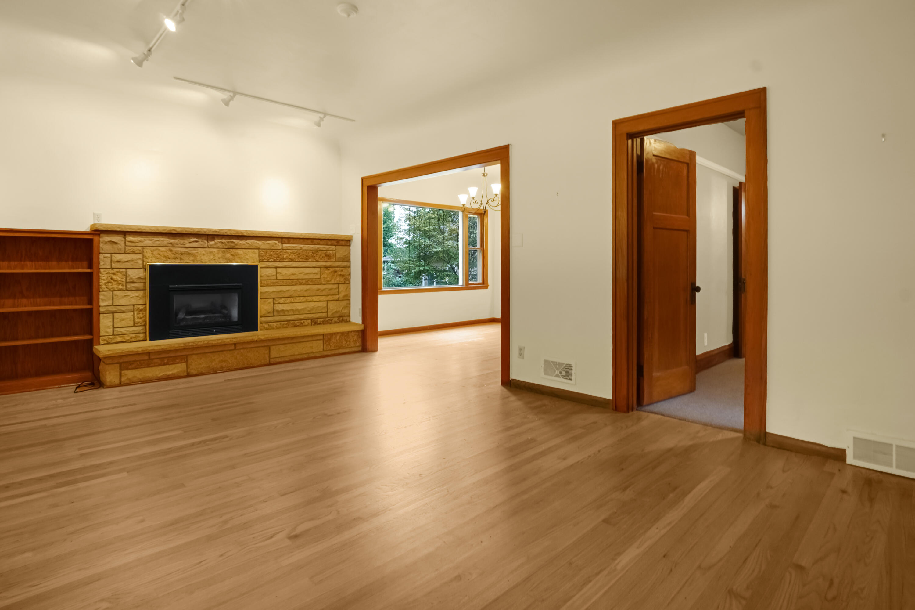 8221 North Cedarburg Road Brown Deer, WI 53209 - Photo 6 of 35 Living Room