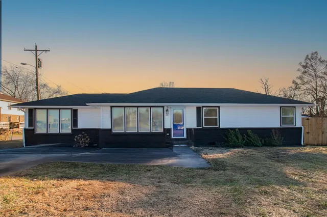 $2,400 | 1111 Westchester Drive, Nashville, TN 37207