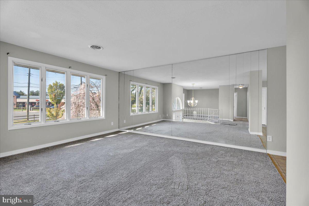 301 County House Road Sewell, NJ 08080 - Photo 4 of 24