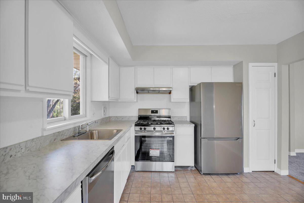 301 County House Road Sewell, NJ 08080 - Photo 8 of 23 a kitchen with a refrigerator sink and stove