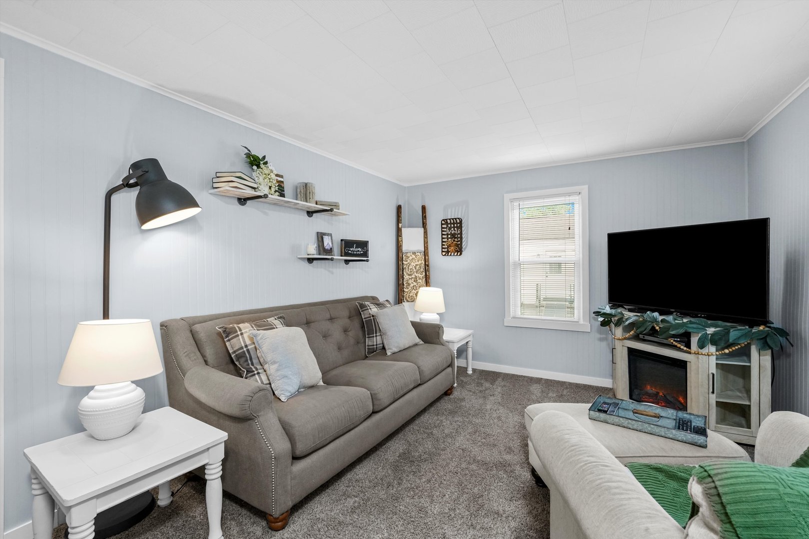 635 Birch Drive Beecher, IL 60401 - Photo 3 of 14 a living room with furniture and a flat screen tv