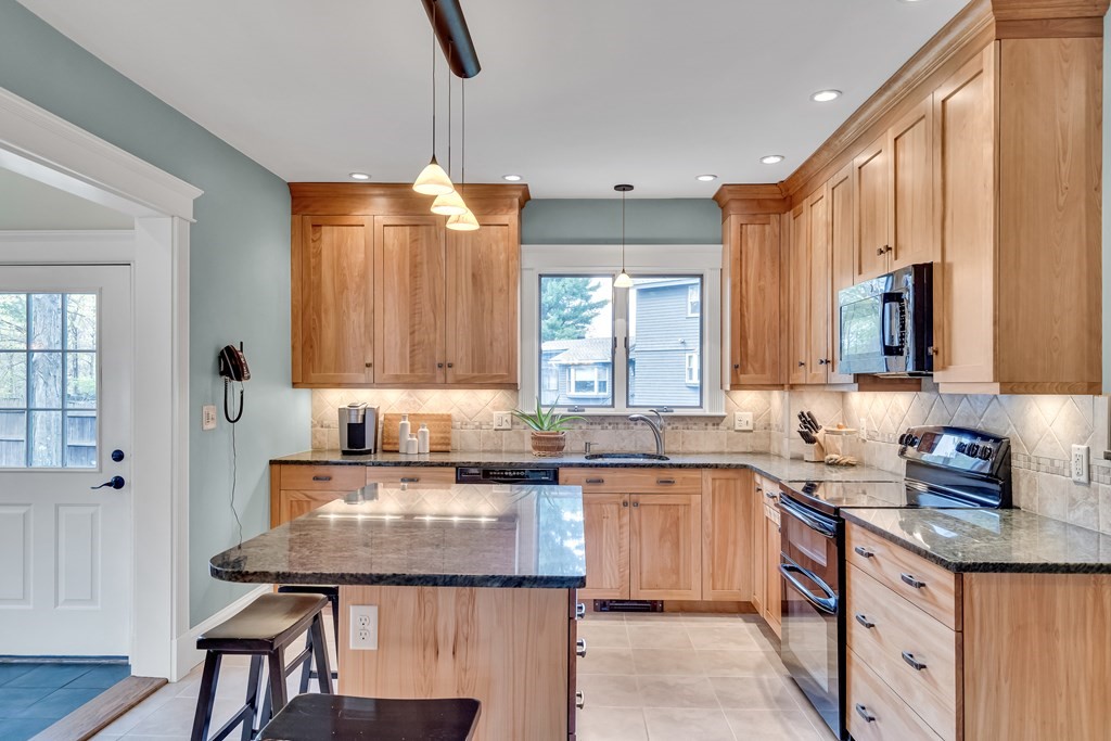 15 Fletcher Road Woburn, MA 01801 - Photo 8 of 28 Gallery Image 8