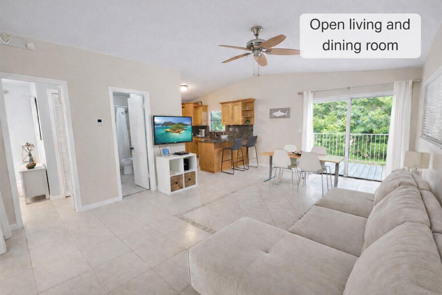 335 Bayview Avenue Key Largo, FL 33037 - Photo 3 of 57 Open living & dining area