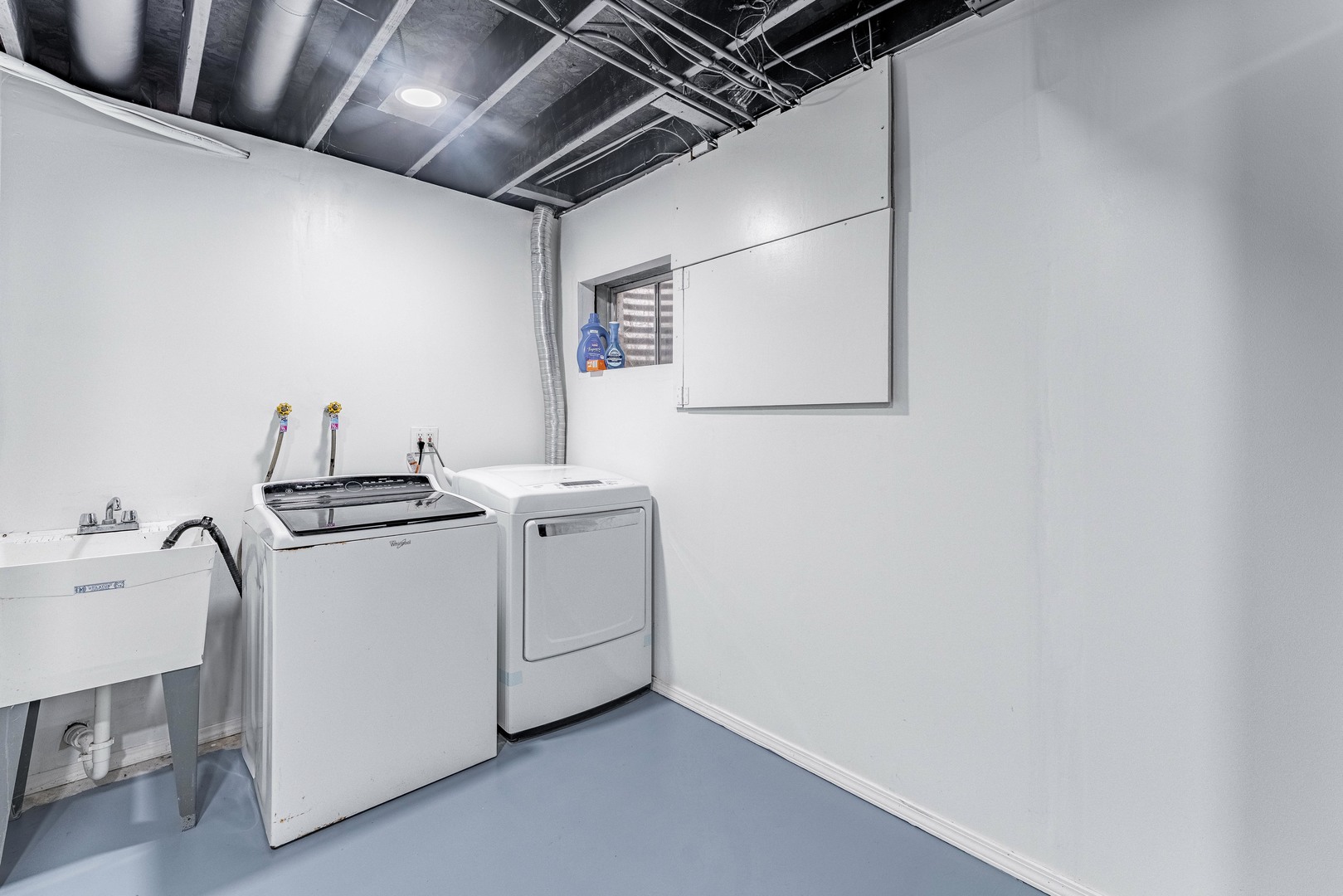 2008 Gray Hawk Court Plainfield, IL 60586 - Photo 20 of 23 a utility room with dryer and washer