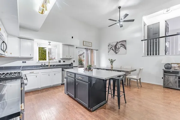 $389,900 | 2008 Gray Hawk Court, Plainfield, IL 60586