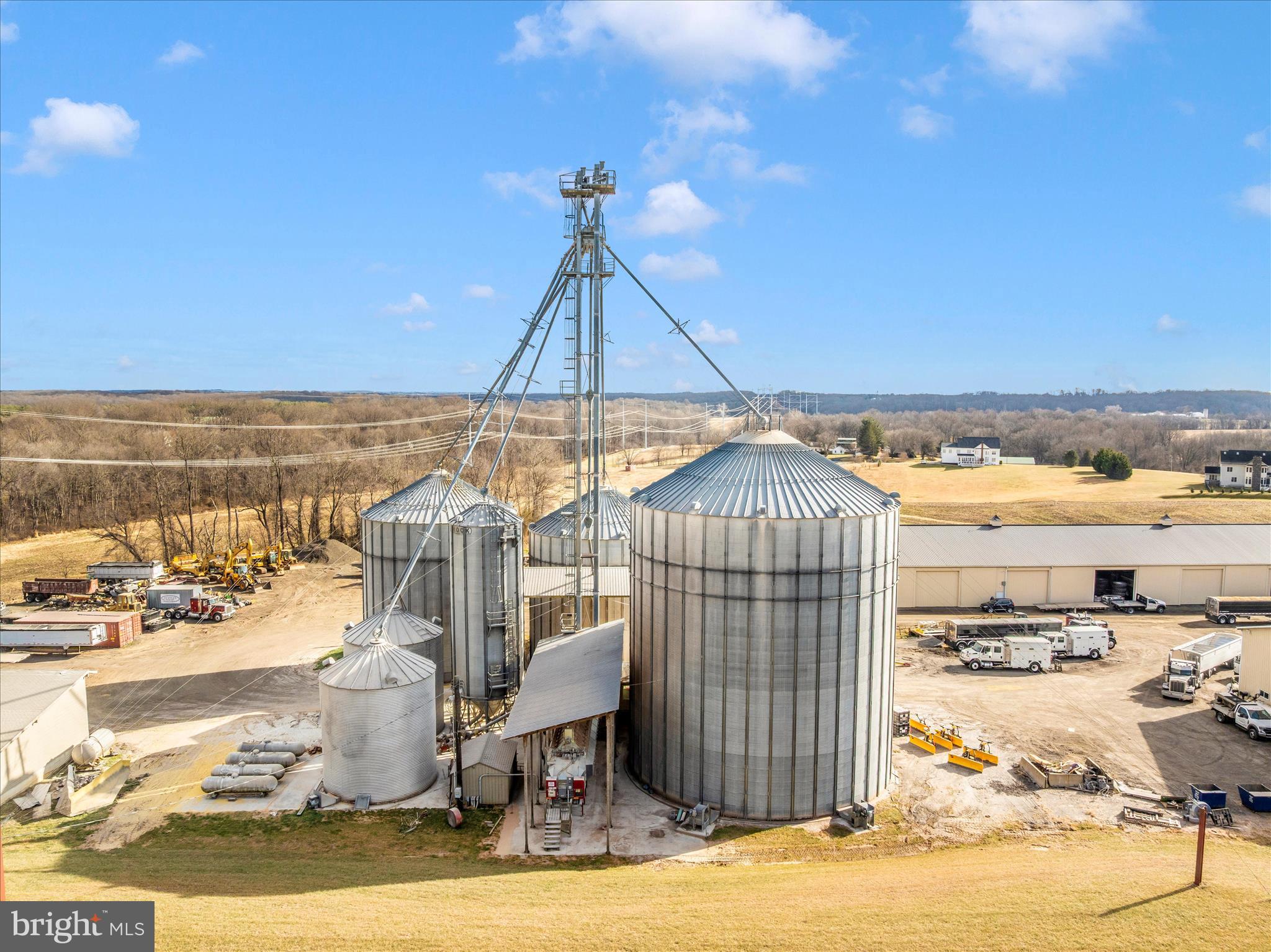 7511 Damascus Road Gaithersburg, MD 20882 - Photo 17 of 36 a view of a terrace with city view