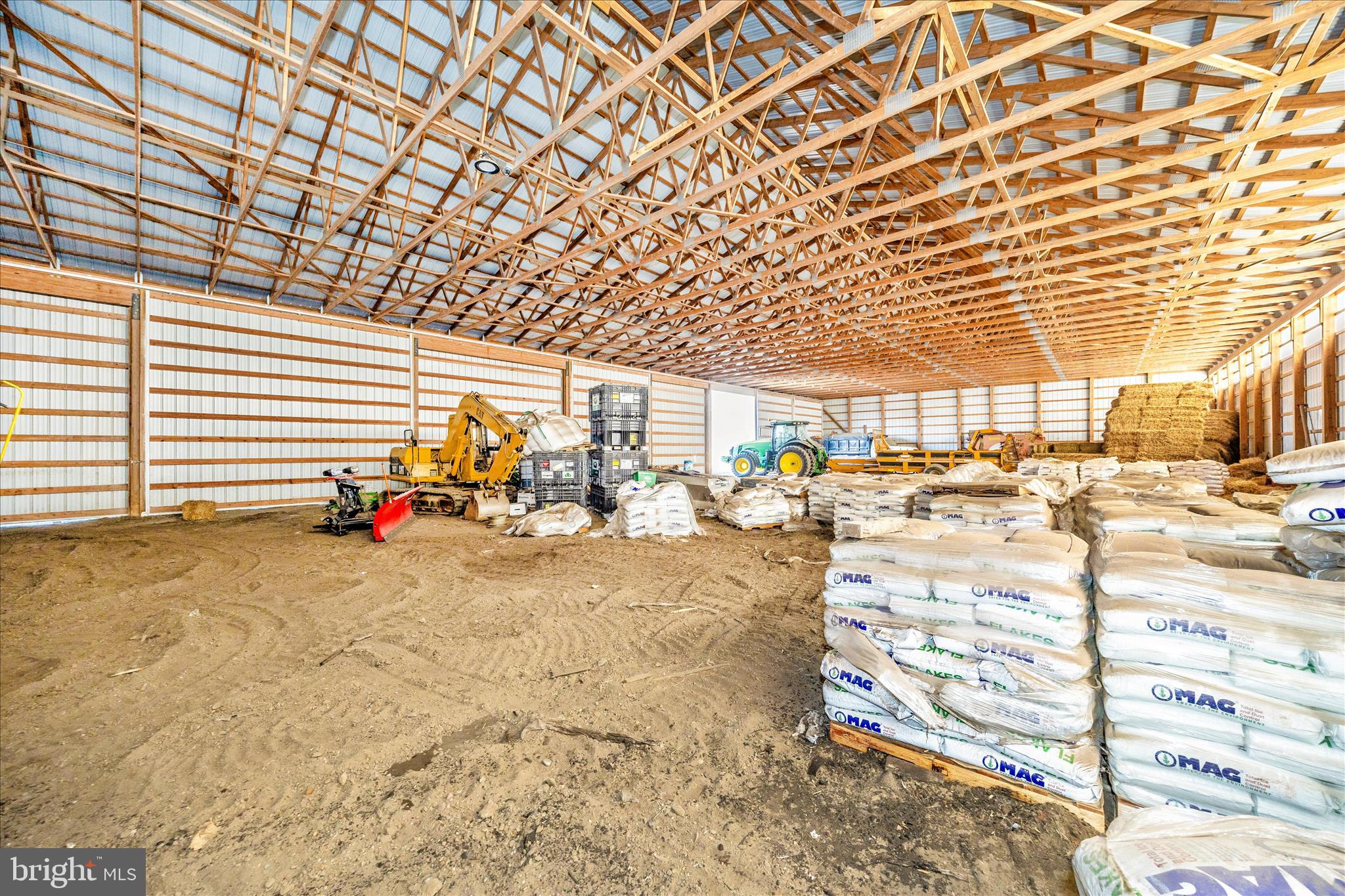 7511 Damascus Road Gaithersburg, MD 20882 - Photo 20 of 36 a view of a backyard with a patio