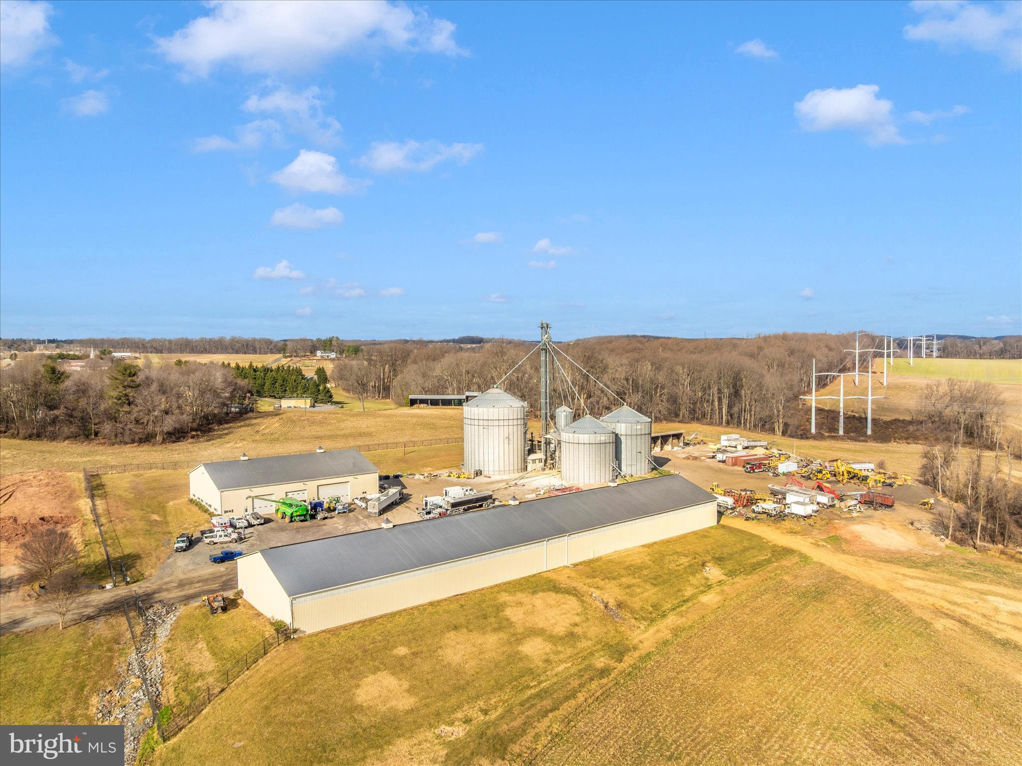 7511 Damascus Road Gaithersburg, MD 20882 - Photo 2 of 36 a view of an ocean and beach