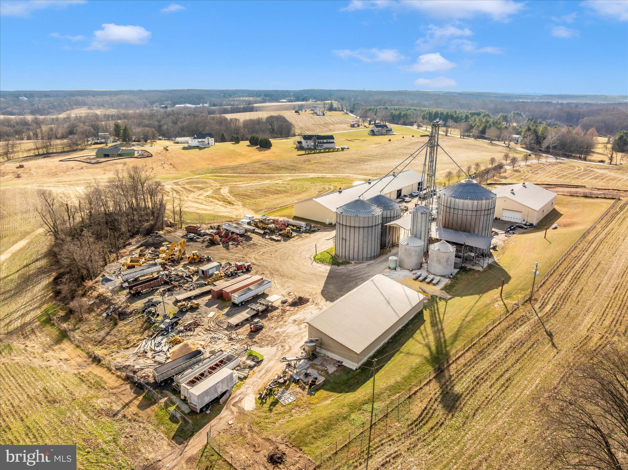 7511 Damascus Road Gaithersburg, MD 20882 - Photo 4 of 36 a view of an ocean and a mountain