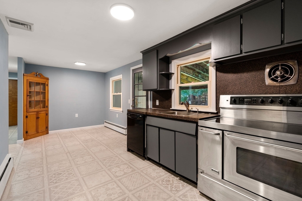 85 Keddy Street Springfield, MA 01109 - Photo 10 of 22