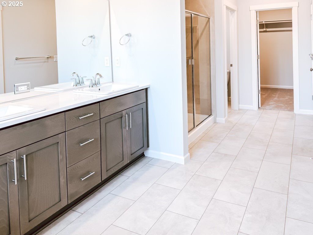 2607 South 6th Way Ridgefield, WA 98642 - Photo 27 of 32 a spacious bathroom with a double vanity sink a mirror and a