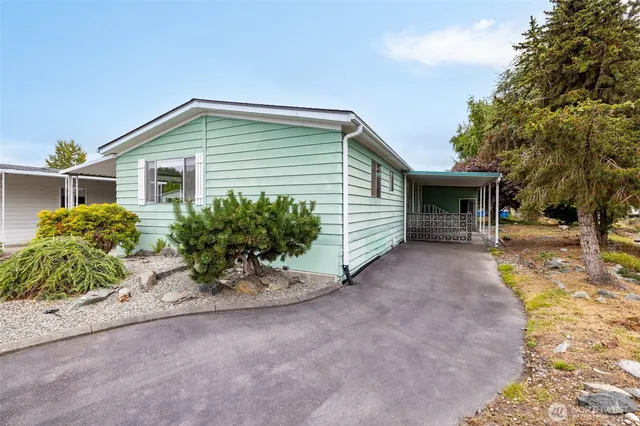 a house view with a sink and garden