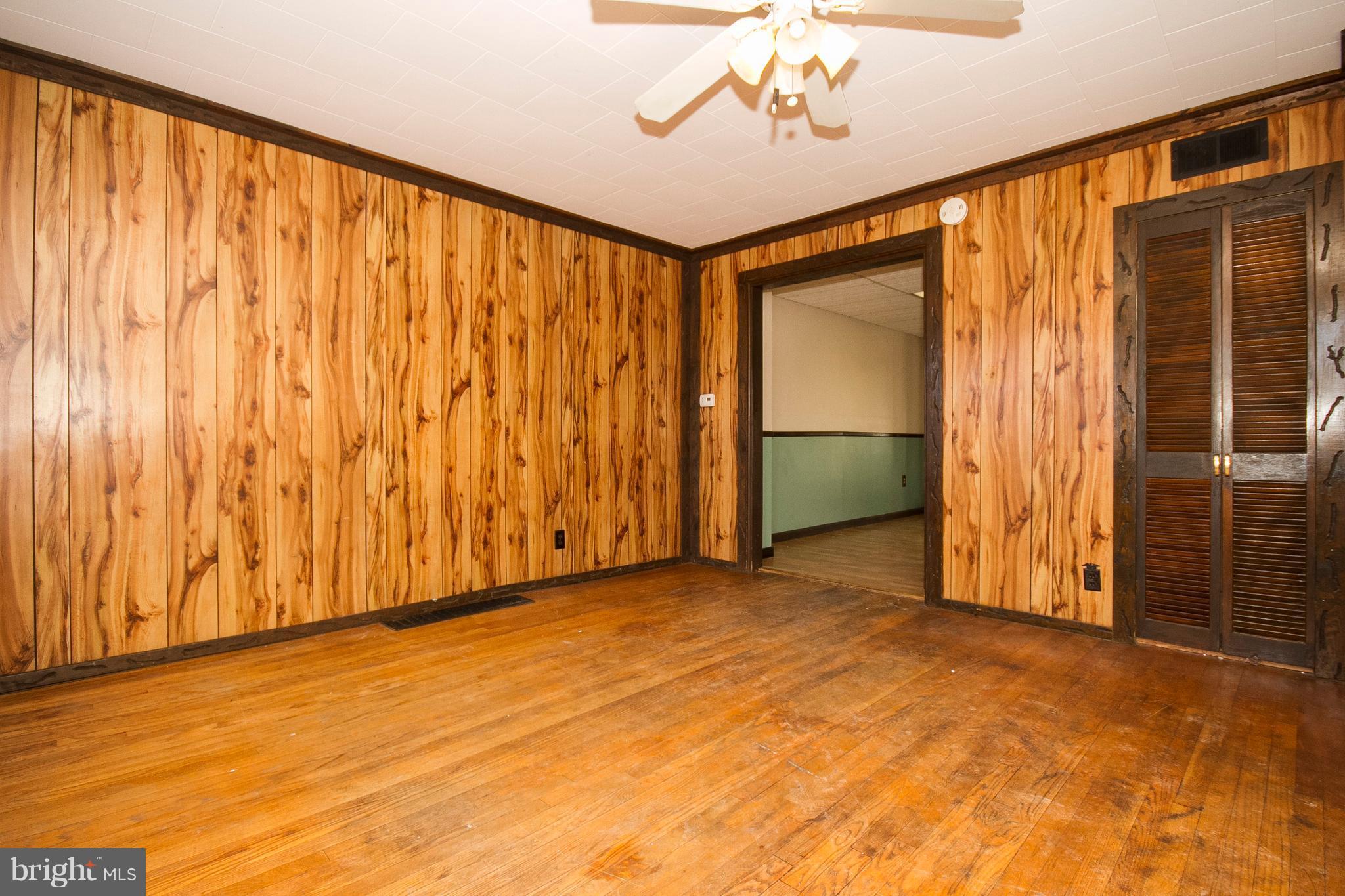 204 Grove Park Road Baltimore, MD 21225 - Photo 11 of 29 Living Room