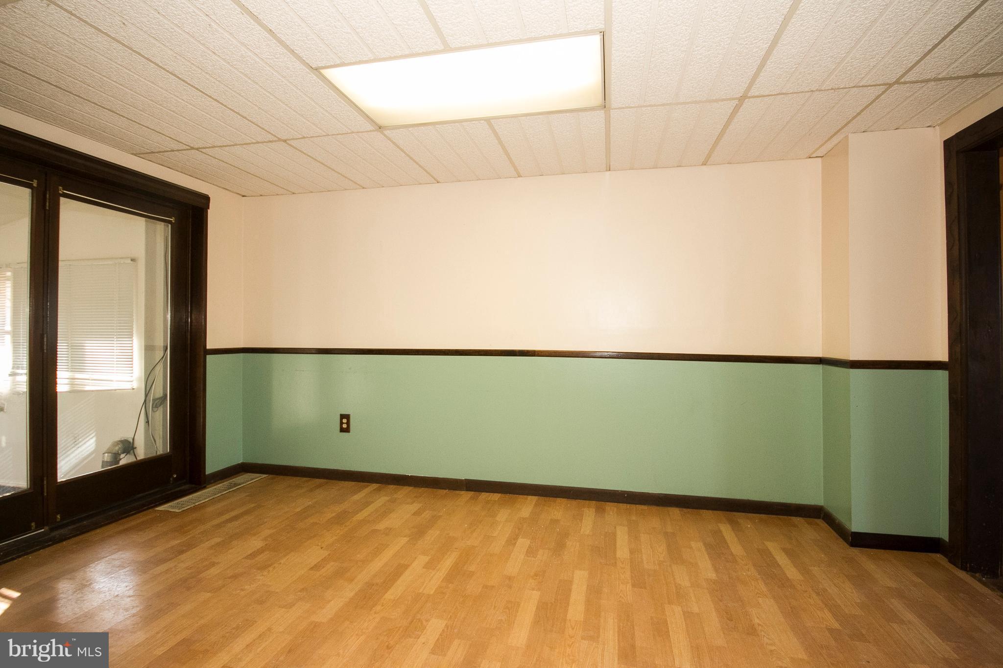 204 Grove Park Road Baltimore, MD 21225 - Photo 12 of 29 Living Room